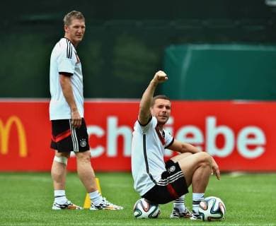 29.05.2014, Fussball Deutsche Nationalmannschaft im Trainingslager in St. Martin im Passeiertal, Südtirol. (Poolfoto) v.li: Bastian Schweinsteiger (Deutschland) und Lukas Podolski (Deutschland) gut gelaunt. 