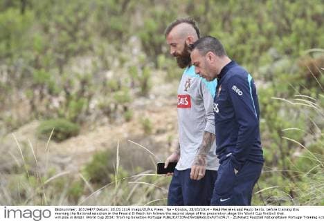Na - Obidos, 28 05 2014 - Raul Meireles and Paulo Bento, before training this morning the National selection in the Praia d El Reich foh follows the second stage of the preparation stage the World Cup football that will play in Brazil. World Cup 2014: Training Selection Portugal  - ZUMAat2