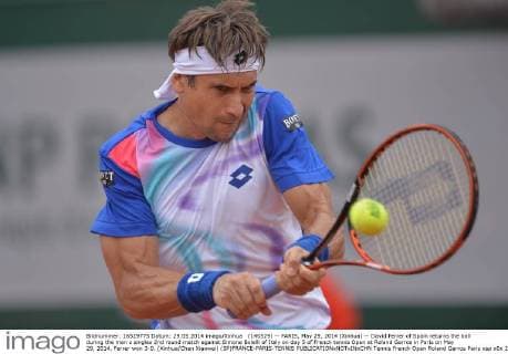 (140529) -- PARIS, May 29, 2014 (Xinhua) -- David Ferrer of Spain returns the ball during the men s singles 2nd round match against Simone Bolelli of Italy on day 5 of French tennis Open at Roland Garros in Paris on May 29, 2014. Ferrer won 3-0. (Xinhua Chen Xiaowei) (SP)FRANCE-PARIS-TENNIS 