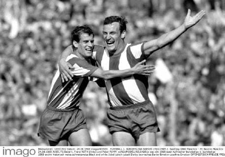 FUSSBALL 1. BUNDESLIGA SAISON 1968 1969 2. Spieltag 1860 München - FC Bayern München 24.08.1968 JUBEL FC Bayern, Franz ROTH (links) und Peter PUMM xxNOxMODELxRELEASExx