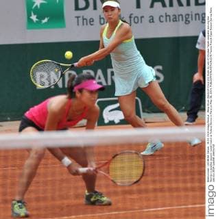 Peng Shuai (Back)of China and Hsies Su-wei of Chinese Taipei compete duruing the Women s doubles second round match at Roland Garros in Paris on May 30, 2014. 