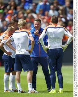 (L-R) Jordy Clasie of Holland, Joel Veltman of Holland, Dirk Kuyt of Holland, coach Louis van Gaal of Holland, goalkeeper Tim Krul of Holland during a training session of The Netherlands for the world Cup 2014 in Brazil on May 30, 2014 at Rotterdam, The Netherlands. The Netherlands Training session 2013 2014 xVIxxIVx 2338252