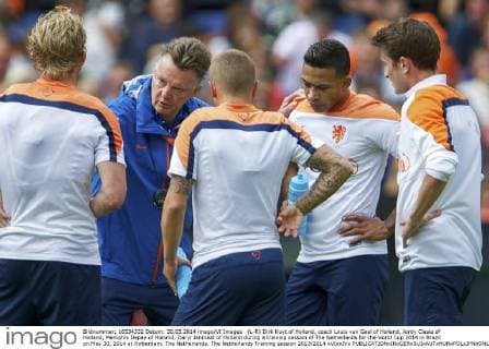 (L-R) Dirk Kuyt of Holland, coach Louis van Gaal of Holland, Jordy Clasie of Holland, Memphis Depay of Holland, Daryl Janmaat of Holland during a training session of The Netherlands for the world Cup 2014 in Brazil on May 30, 2014 at Rotterdam, The Netherlands. The Netherlands Training session 2013 2014 xVIxxIVx 2338255