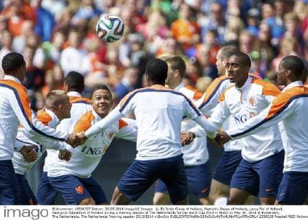 (L-R) Jordy Clasie of Holland, Memphis Depay of Holland, Leroy Fer of Holland, Georginio Wijnaldum of Holland during a training session of The Netherlands for the world Cup 2014 in Brazil on May 30, 2014 at Rotterdam, The Netherlands. The Netherlands Training session 2013 2014 xVIxxIVx 2338218