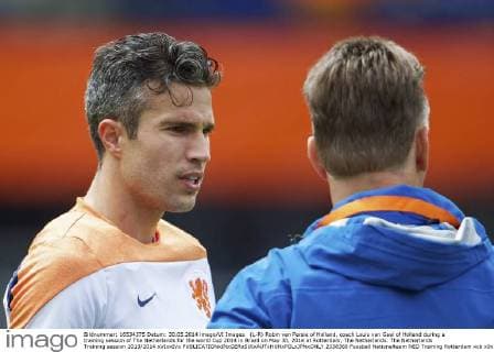 (L-R) Robin van Persie of Holland, coach Louis van Gaal of Holland during a training session of The Netherlands for the world Cup 2014 in Brazil on May 30, 2014 at Rotterdam, The Netherlands. The Netherlands Training session 2013 2014 xVIxxIVx 2338360