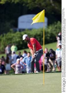 31 May 2014: Paul Casey hits a chip shot on 18 during the third round of the Memorial Tournament held at the Muirfield Village Golf Club in Dublin, OH. GOLF: MAY 31 PGA Golf Herren - the Memorial Tournament - Third Round Icon0856 EDITORIAL USE ONLY