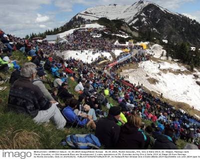 31.05.2014, Monte Zoncolan, ITA, Giro d Italia 2014, 20. Etappe, Maniago nach Monte Zoncolan, im Bild tausende Fans am Streckenrand many spectators at Mt. Zoncolan during Giro d Italia 2014 at Stage 20 from Maniago to Monte Zoncolan, Italy on 2014 05 31.  EP_rei  