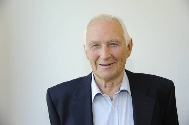 Der ehemalige deutsche Fußballspieler und Trainer Alfred Aki Schmidt gilt als Urgestein und Legende der Fussball Bundesliga, aufgenommen am 01.06.2014 in Köln.