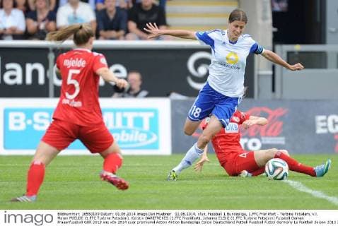 01.06.2014, xfux, Fussball 1.Bundesliga, 1.FFC Frankfurt - Turbine Potsdam, v.l. Maren MJELDE (1.FFC Turbine Potsdam), Kerstin GAREFREKES (1.FFC Frankfurt), Johanna ELSIG (1.FFC Turbine Potsdam)