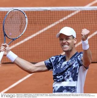Tomas Berdych of the Czech Republic reacts after winning his French Open men s fourth round match at Roland Garros in Paris on June 1, 2014.  PAR20140601737
