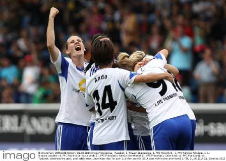 Fussball, 1. Frauen-Bundesliga, 1. FFC Frankfurt - 1. FFC Turbine Potsdam, v.li.: Simone Laudehr (1. FFC Frankfurt), Kozue Ando (1. FFC Frankfurt), Kerstin Garefrekes (1. FFC Frankfurt), Celia Sasic (1. FFC Frankfurt) mit Torjubel, celebrate the goal, goal celebration, Jubel über das Tor zum 2:1 xfsx