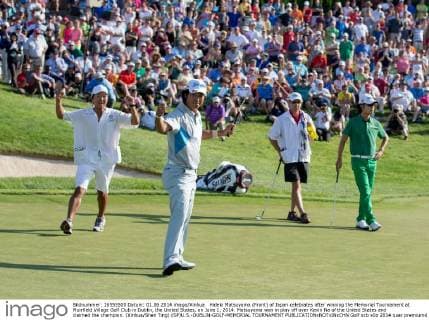 Hideki Matsuyama (Front) of Japan celebrates after winning the Memorial Tournament at Muirfield Village Golf Club in Dublin, the United States, on June 1, 2014. Matsuyama won in play off over Kevin Na of the United States and claimed the champion. (Xinhua Shen Ting) (SP)U.S.-DUBLIN-GOLF-MEMORIAL TOURNAMENT 