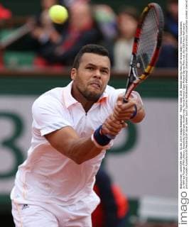 French Open 2014, Roland Garros,Paris,ITF Grand Slam Tennis Tournament, Jo-Wilfried Tsonga (FRA),Aktion, Einzelbild,Halbkörper,Hochformat,