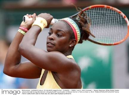 (140602) -- PARIS, June 2, 2014 (Xinhua) -- Sloane Stephens of the United States returns the ball during the Women s Singles fourth round match at Roland Garros in Paris on June 2, 2014. 