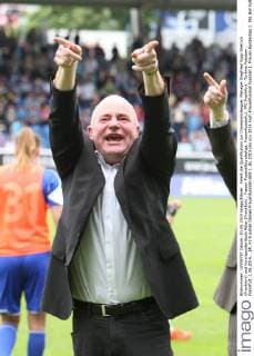 Feiert die Qualifikation zur Championsleague: Manager Siegfried Siggi Dietrich (Frankfurt) und Vorsitzender Bodo Adler (Frankfurt) , Frauen-Fussballbundesliga, Frauenfussball,1. FFC Frankfurt - Turbine Potsdam , Frankfurt, 1.06.2014, , EP_rrz