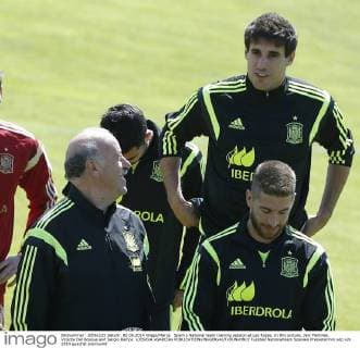 Spain s National team training session at Las Rozas. In this picture, Javi Martinez, Vicente Del Bosque and Sergio Ramos. xJOSExA.xGARCIAx 