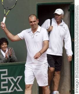 TENNIS - WTA Tennis Herren French Open 2014 PARIS,FRANKREICH,03.JUN.14 - TENNIS - WTA Tennis Herren World Tour, Grand Slam, Roland Garros, French Open. Legenden. Bild zeigt Cedric Pioline (FRA) und Andres Gomez (ECU). 