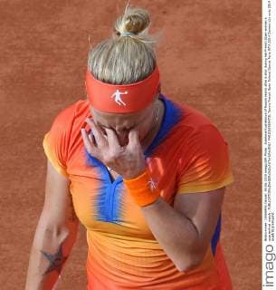 Svetlana Kuznetsova of Russia reacts after a shot during her French Open women s quarterfinal match .  PAR20140604731