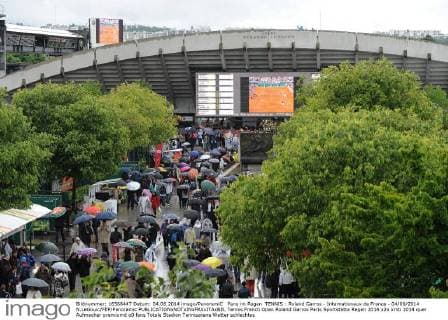Fans im Regen TENNIS : Roland Garros - Internationaux de France - 04 06 2014 N.LeGouic FEP Panoramic 
