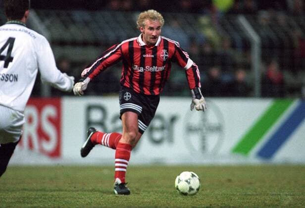 Fussball-Bundesliga, Deutschland, Herren, Saison 1995 1996: Bayer Leverkusen - Bor. Mönchengladbach 0:0; Rudi Völler (Leverkusen). Aktion.