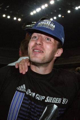 Fußball, FC Schalke 04, UEFA-Pokal Sieger 1997 Fussball, Herren, UEFA-Pokal-Finale, 2. Endspiel im Giuseppe-Meazza-Stadion in Mailand: Inter Mailand - FC Schalke 04 1:4 n.E.; Marc Wilmots (S04).