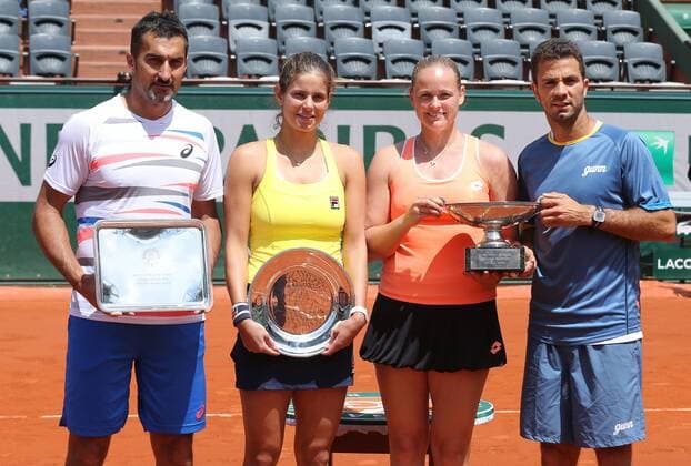 French Open 2014, Roland Garros,Paris,ITF Grand Slam Tennis Tournament, Mixed Doubles Finale, Endspiel,L-R. Nenad Zimonjic (SRB Julia Görges (GER) und Anna-Lena Grönefeld (GER) Jean-Julien Rojer (NED), Querformat,