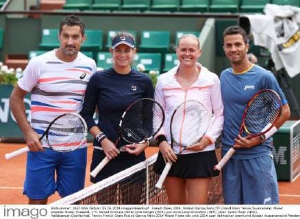 French Open 2014, Roland Garros,Paris,ITF Grand Slam Tennis Tournament, Mixed Doubles Finale, Endspiel, L-R. Nenad Zimonjic (SRB Julia Görges (GER) und Anna-Lena Grönefeld (GER) Jean-Julien Rojer (NED), Halbkoerper,Querformat,