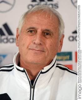 05.06.2014, xjhx, Fussball, Armenien Pressekonferenz Trainer Bernard Challandes (Armenien)