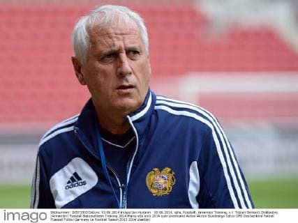 05.06.2014, xjhx, Fussball, Armenien Training, v.l. Trainer Bernard Challandes (Armenien)