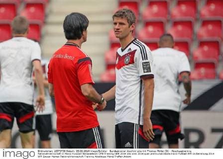 Bundestrainer Joachim Löw mit Thomas Müller (D) - Abschusstraining Nationalmannschaft in Mainz