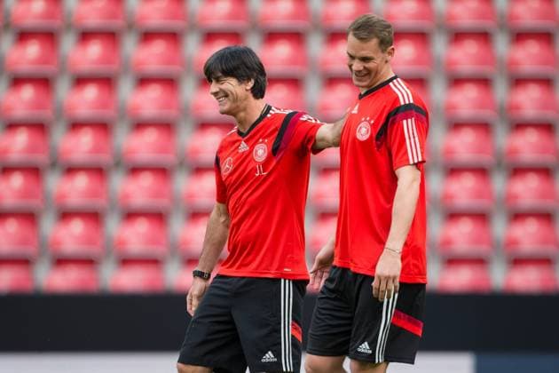 Joachim Loew (Trainer Deutschland) scherzt mit Manuel Neuer (Deutschland) Abschlusstraining, Fussball, Deutsche Fussball Nationalmannschaft, 05.06.2014 Foto:Eibner EP_ans