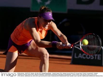 French Open 2014, Roland Garros,Paris,ITF Grand Slam Tennis Tournament, Damen Halbfinale,Simona Halep (ROU),Aktion,Einzelbild, Halbkoerper,Querformat,Abendlicht,Atmosphaere,