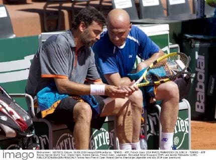 TENNIS - ATP, French Open 2014 PARIS,FRANKREICH,06.JUN.14 - TENNIS - ATP Tennis Herren World Tour, Grand Slam, Roland Garros, French Open. Legenden. Bild zeigt Sergi Bruguera (ESP) und Andrei Medvedev (UKR). 