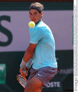 French Open 2014, Roland Garros,Paris,ITF Grand Slam Tennis Tournament, Herren Halbfinale, Rafael Nadal (ESP),Aktion,Einzelbild,Halbkoerper,Hochformat,