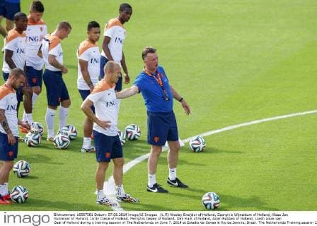 (L-R) Wesley Sneijder of Holland, Georginio Wijnaldum of Holland, Klaas-Jan Huntelaar of Holland, Jordy Clasie of Holland, Memphis Depay of Holland, Dirk Kuyt of Holland, Arjen Robben of Holland, coach Louis van Gaal of Holland during a training session of The Netherlands on June 7, 2014 at Estadio da Gavea in Rio de Janeiro, Brazil. The Netherlands Training session 2013 2014 xVIxxIVx 2350631