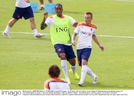(L-R) Leroy Fer of Holland, Jordy Clasie of Holland during a training session of The Netherlands on June 7, 2014 at Estadio da Gavea in Rio de Janeiro, Brazil. The Netherlands Training session 2013 2014 xVIxxIVx 2350644