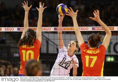 Stuttgart , Volleyball Europaliga Deutschland vs. Spanien mitte: Margareta Kozuch ( GER )