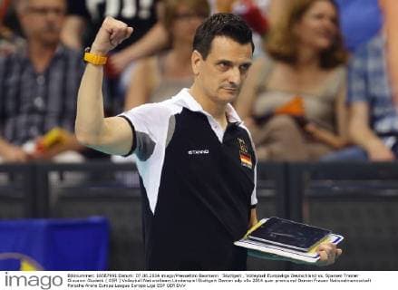 Stuttgart , Volleyball Europaliga Deutschland vs. Spanien Trainer Giovanni Giudetti ( GER )