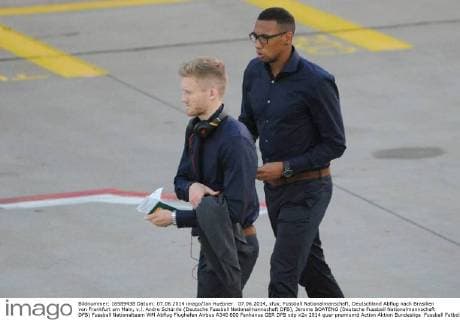 07.06.2014, xfux, Fussball Nationalmanschaft, Deutschland Abflug nach Brasilien von Frankfurt am Main, v.l. Andre Schürrle (Deutsche Fussball Nationalmannschaft DFB), Jerome BOATENG (Deutsche Fussball Nationalmannschaft DFB)