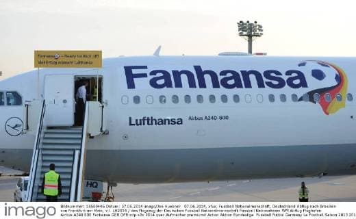 07.06.2014, xfux, Fussball Nationalmanschaft, Deutschland Abflug nach Brasilien von Frankfurt am Main, v.l. LH2014 das Flugzeug der Deutschen Fussball Nationalmannschaft