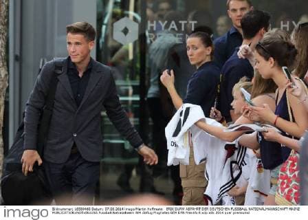 ERIK DURM ABFAHRT DER DEUTSCHEN FUSSBALL NATIONALMANNSCHAFT MAINZ 
