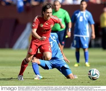 June 7, 2014 - Landover, MD, USA - Spain midfielder David Silva (21) breaks past El Salvador midfielder Darwin Ceren (7) in the second half of an international friendly at FedEx Field in Landover, Md., Saturday, June 7, 2014. International soccer: El Salvador v Spain - ZUMAm67