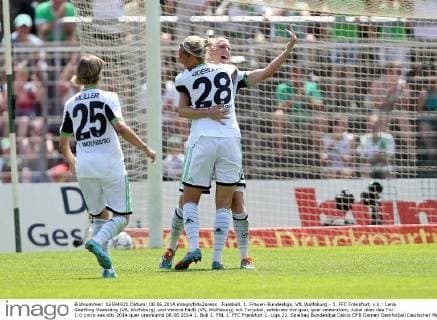 Fussball, 1. Frauen-Bundesliga, VfL Wolfsburg - 1. FFC Frankfurt, v.li.: Lena Goeßling Goessling (VfL Wolfsburg) und Verena Faißt (VfL Wolfsburg) mit Torjubel, celebrate the goal, goal celebration, Jubel über das Tor 1:0 xmrx