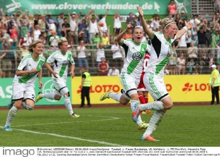 Fussball, 1. Frauen-Bundesliga, VfL Wolfsburg - 1. FFC Frankfurt, Alexandra Popp (VfL Wolfsburg) jubelt über ihr Tor zum 2:1, xozx