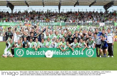 08.06.2014, xjhx, Fussball, 1.Bundesliga Damen, VfL Wolfsburg - 1.FFC Frankfurt, v.l. Wolfsburg Meisterfoto