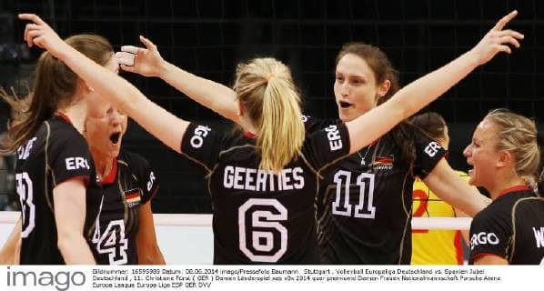 Stuttgart , Volleyball Europaliga Deutschland vs. Spanien Jubel Deutschland , 11: Christiane Fürst ( GER )