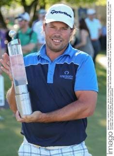 GOLF - Lyoness Open 2014 ATZENBRUGG,AUSTRIA,08.JUN.14 - GOLF - PGA Golf Herren European Tour, Lyoness Open, Diamond Country Club. Bild zeigt Mikael Lundberg (SWE) mit der Trophäe.  CW3_1052