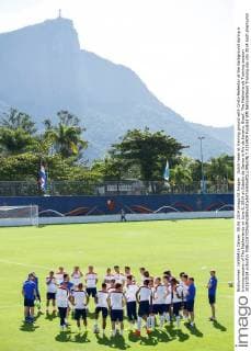 Dutch team at training ground with Cristo Redentor at the background during a training session of The Netherlands on June 8, 2014 at Estadio da Gavea in Rio de Janeiro, Brazil. The Netherlands Training session 2013 2014 xVIxxIVx 2352404