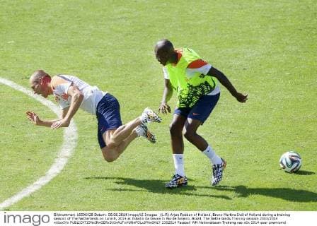 (L-R) Arjen Robben of Holland, Bruno Martins Indi of Holland during a training session of The Netherlands on June 8, 2014 at Estadio da Gavea in Rio de Janeiro, Brazil. The Netherlands Training session 2013 2014 xVIxxIVx 2352514