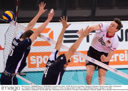 08.06.2014, Porsche Arena, Stuttgart Volleyball, World League 2014, Deutschland vs. Frankreich Block Doppelblock Nicolas Marechal ( 16 FRA), Nicolas Le Goff ( 14 FRA) - Angriff Jochen Schöps Schoeps ( 10 GER)